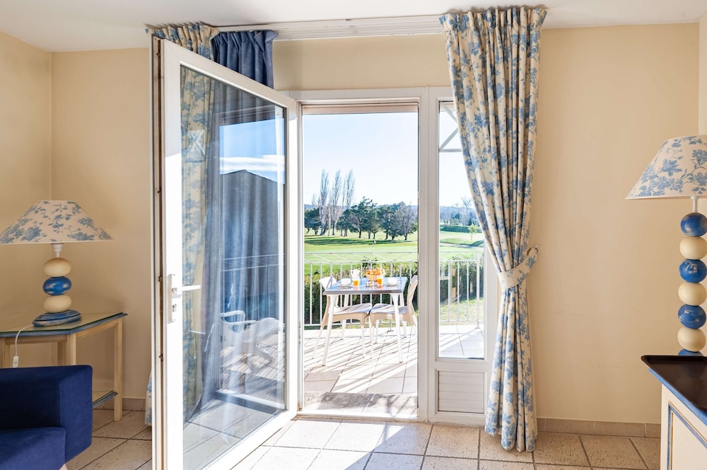 One bedroom apartment for 2 people with balcony and golf view