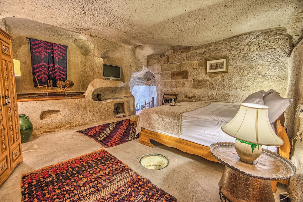 Deluxe Suite - Photo 12