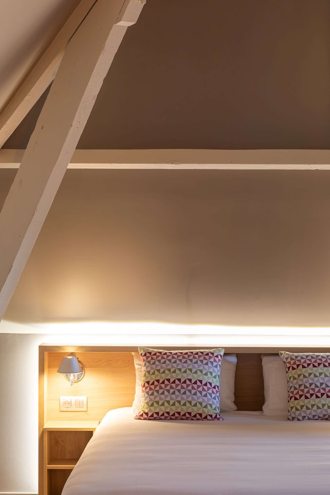 Standard Room, Multiple Beds - Photo 5