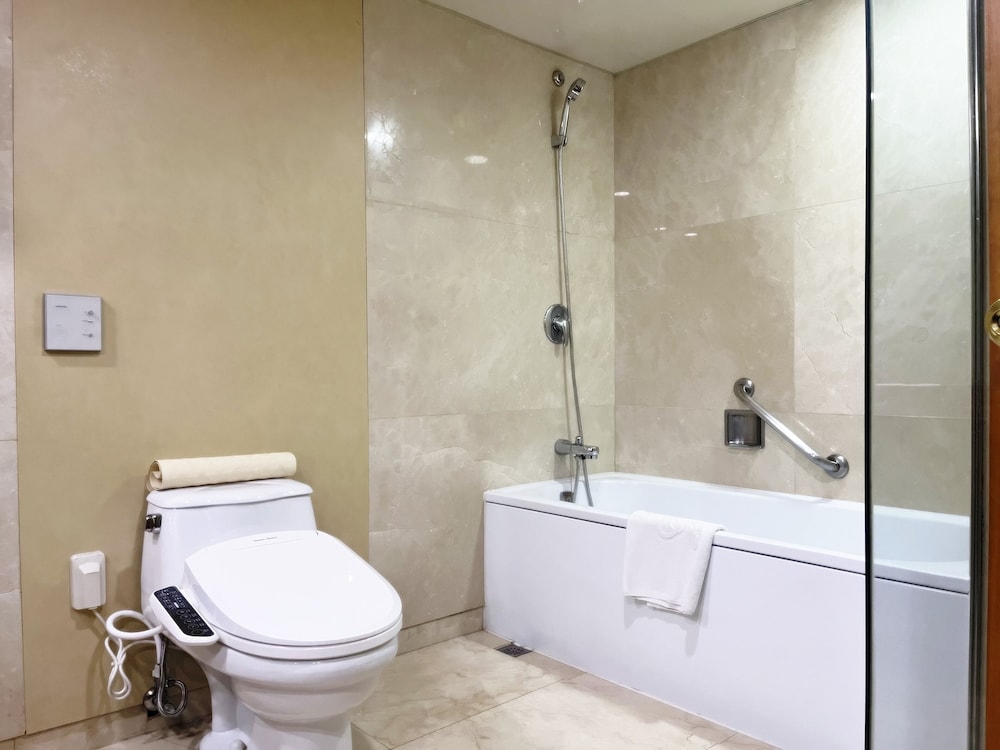 Quadruple Room - Photo 8