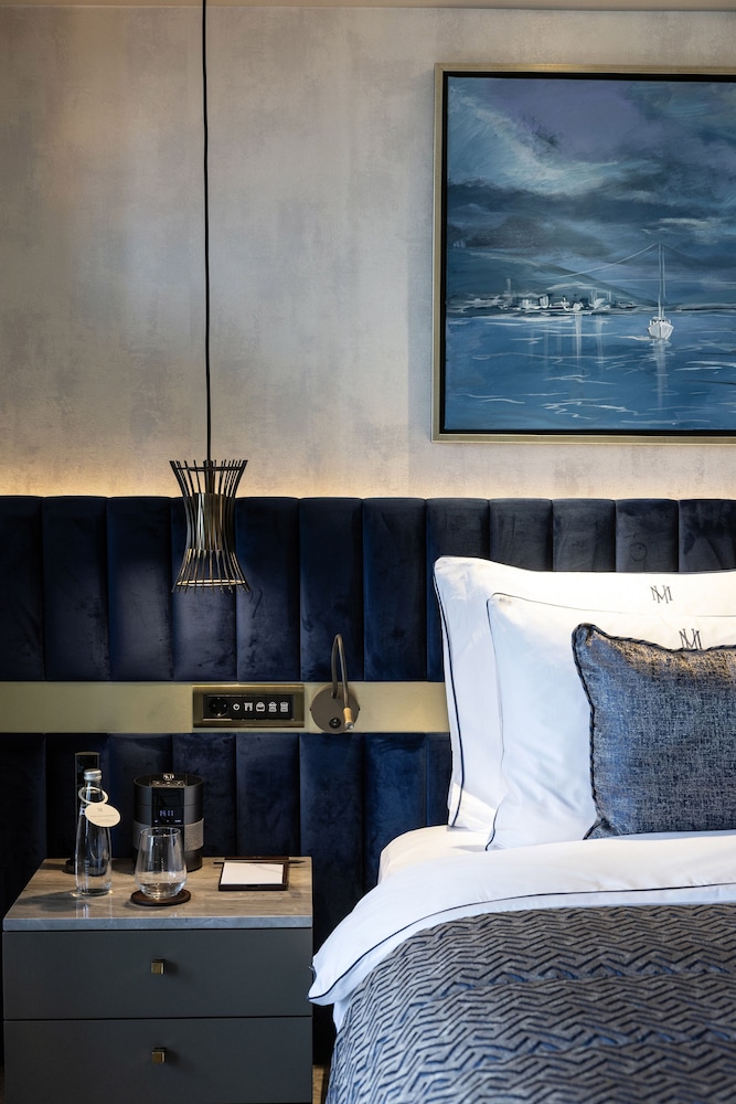Deluxe King Room with Sea View photo 1