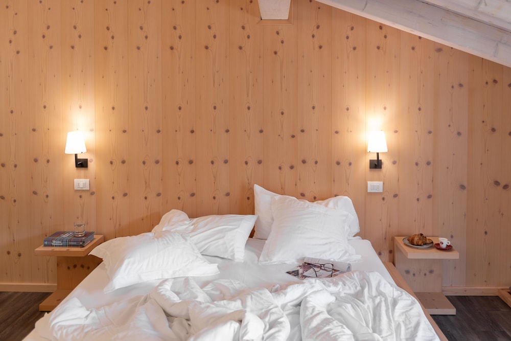 Signature Room, Balcony, Mountainside