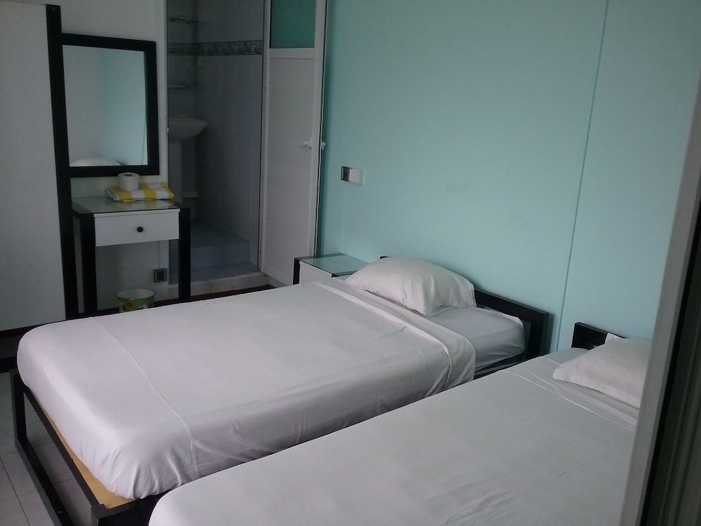 Family Triple Room, Multiple Beds, Non Smoking, Refrigerator & Microwave photo 1
