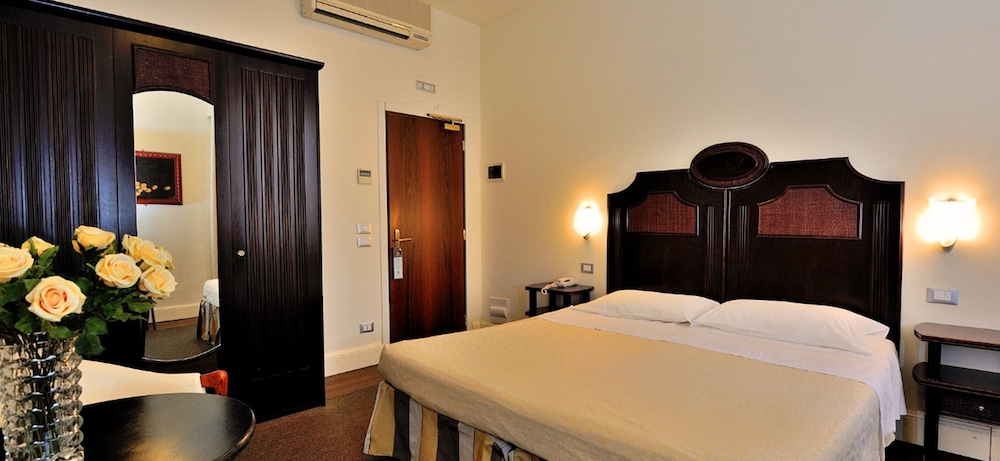 Double Room thumbnail 6