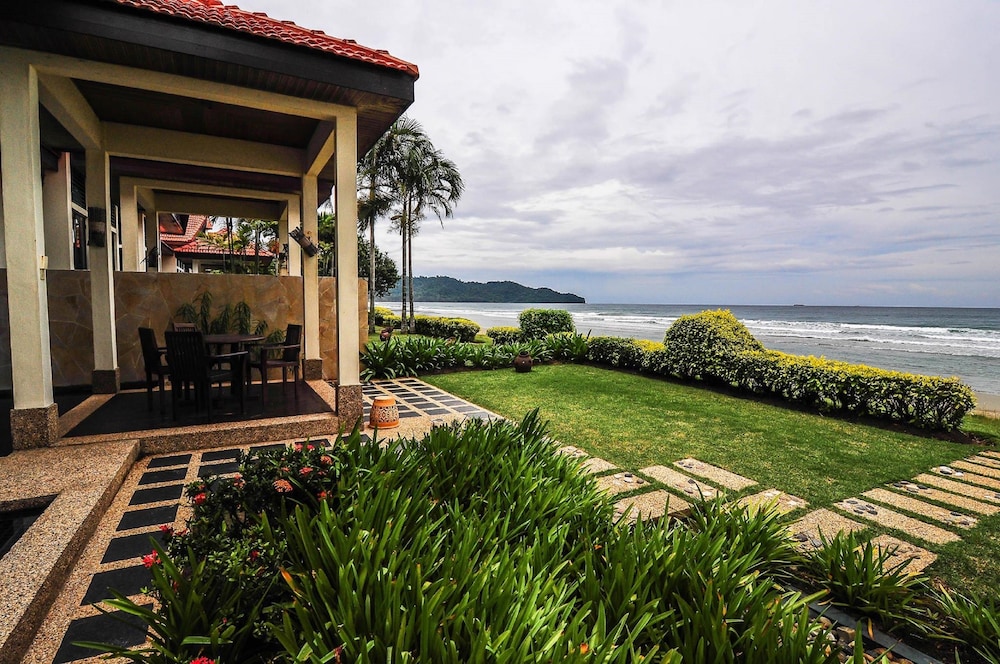 2 Bedroom Sea Front Pool Villa photo 3