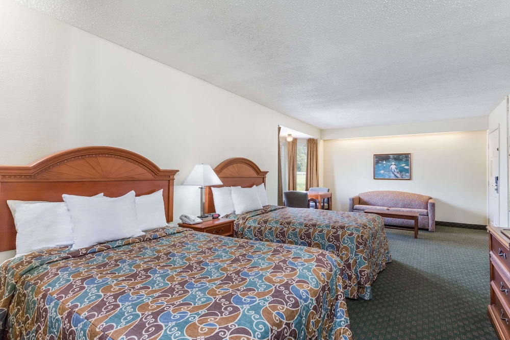 Standard Double Room, 2 Double Beds, Smoking - Photo 5