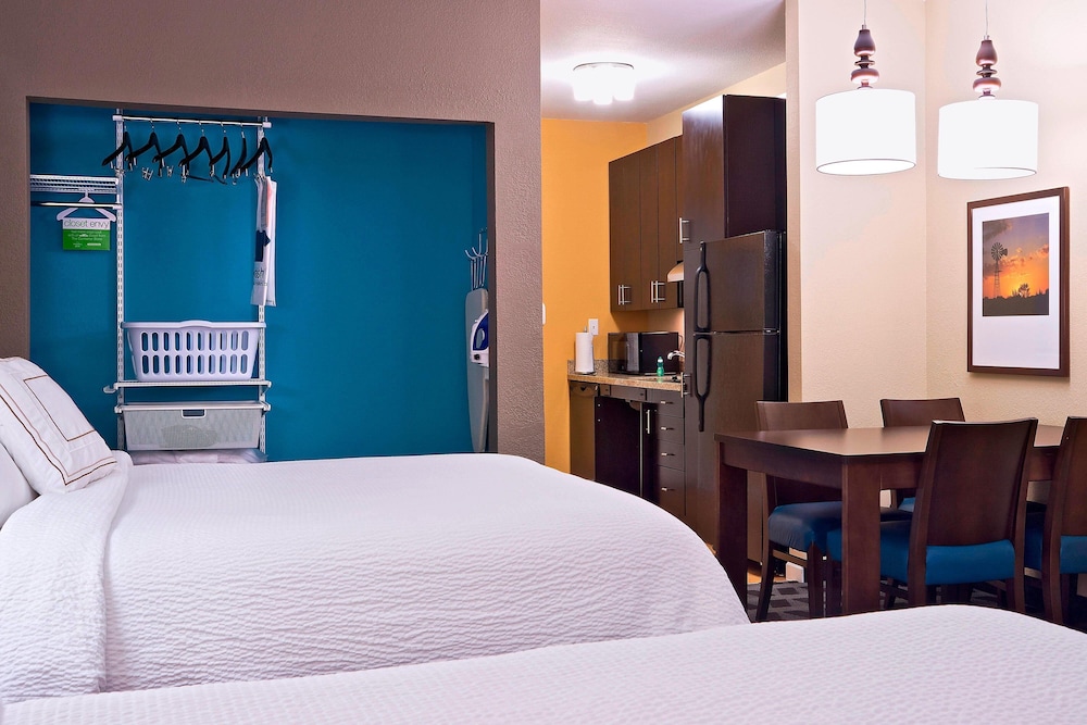 Studio, 2 Queen Beds (Mobility Accessible, Roll-In Shower) photo 2