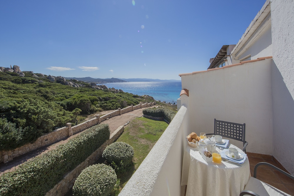 Superior Double or Twin Room, Balcony, Partial Sea View - Photo 3