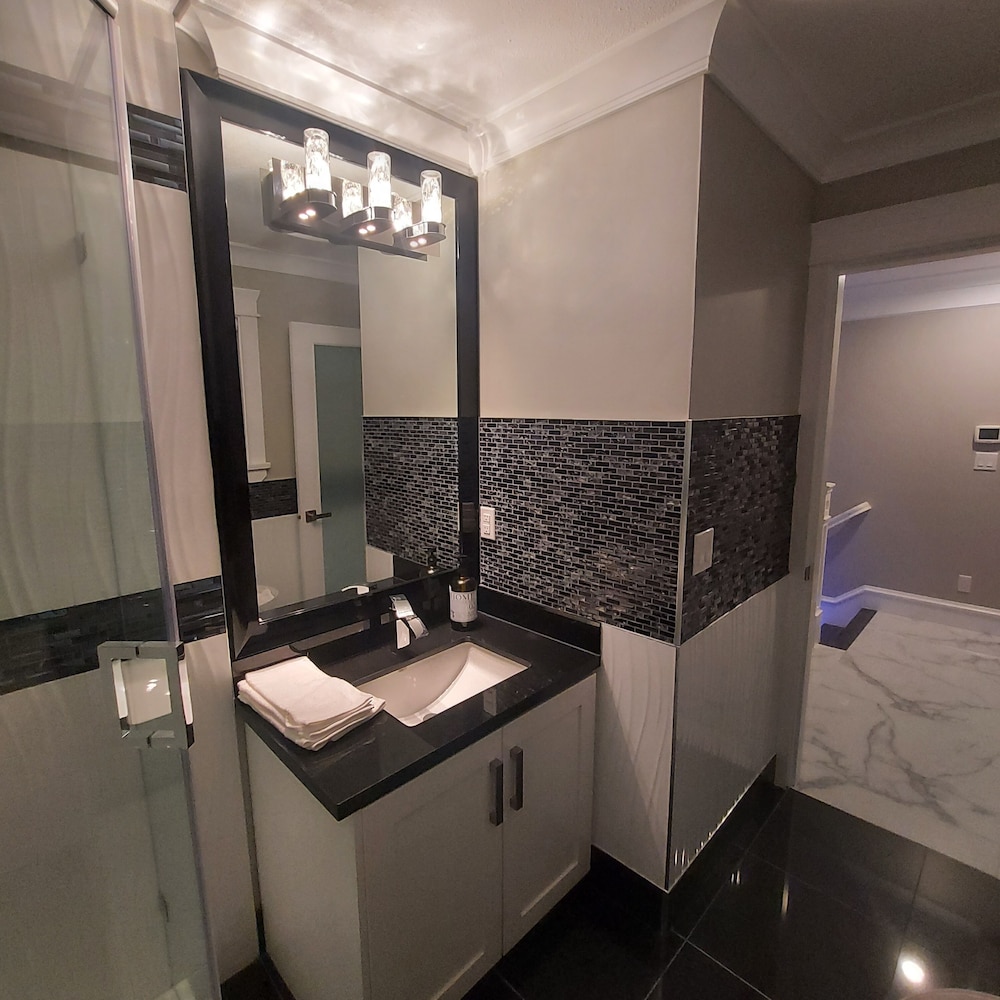 Beautiful Bright 3 Bedroom Townhouse photo 2