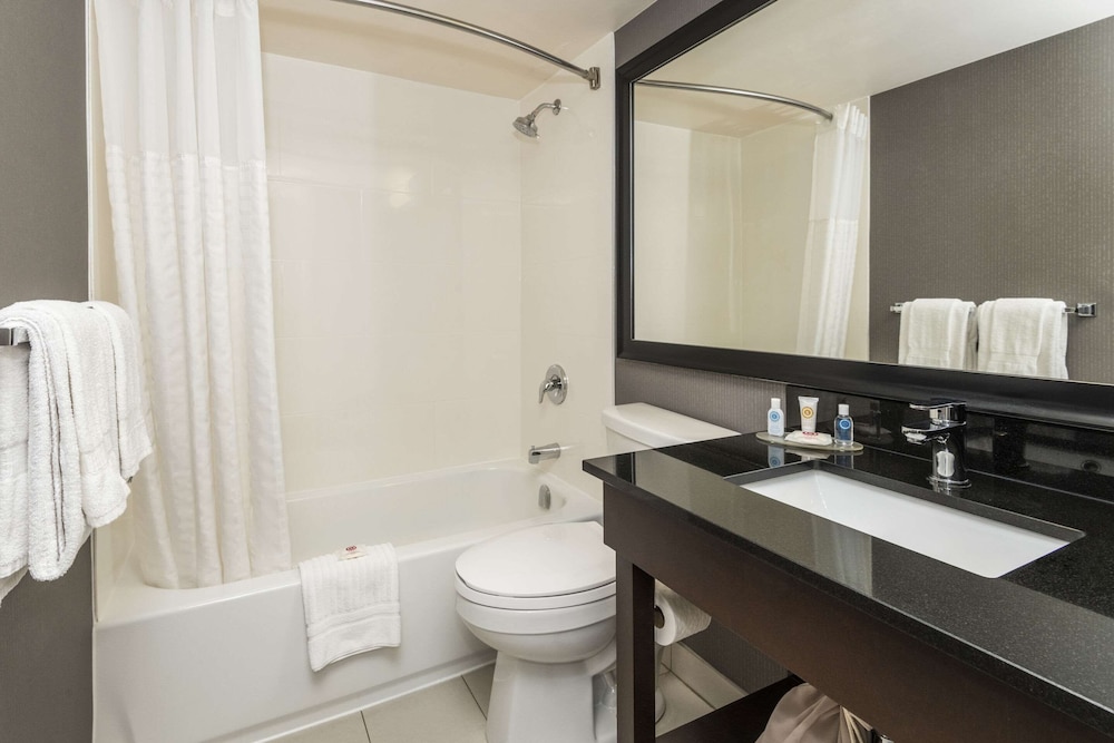 Double Room, 2 Double Beds, Non Smoking (Stair Access Only) - Photo 6