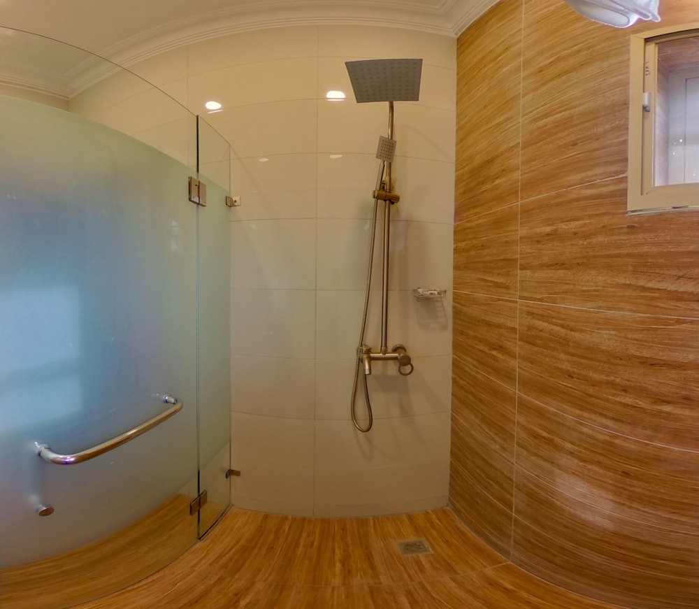 Deluxe Room - Photo 22