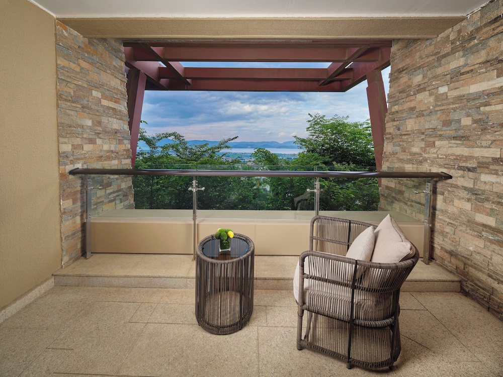 King Suite Lake view Room