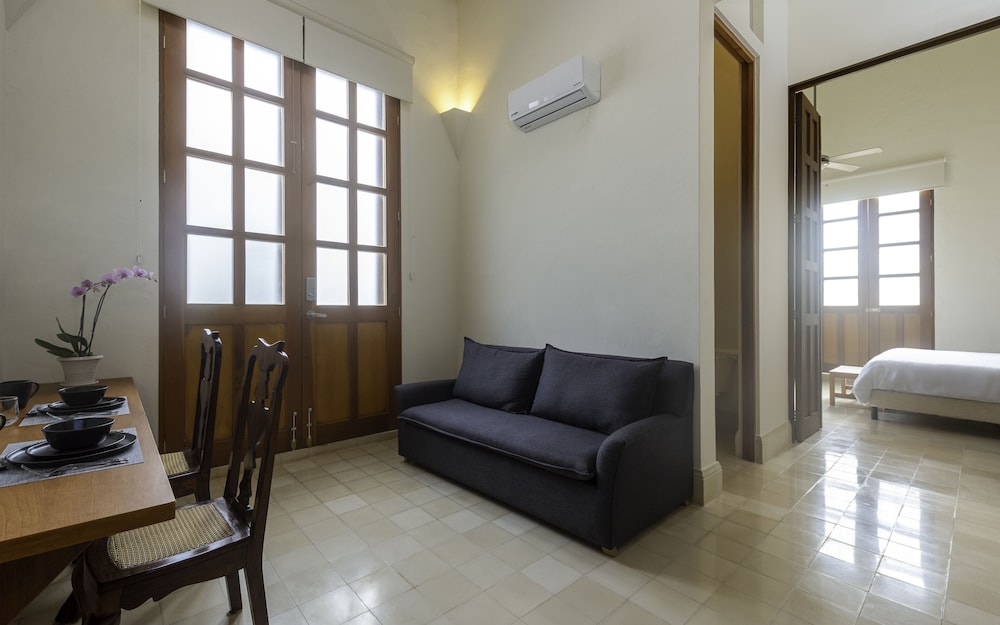 Suite - Photo 3