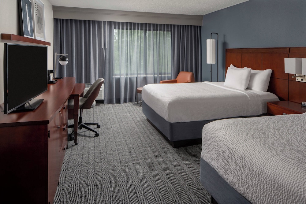 Room, 2 Queen Beds (Hearing Accessible) - Photo 1