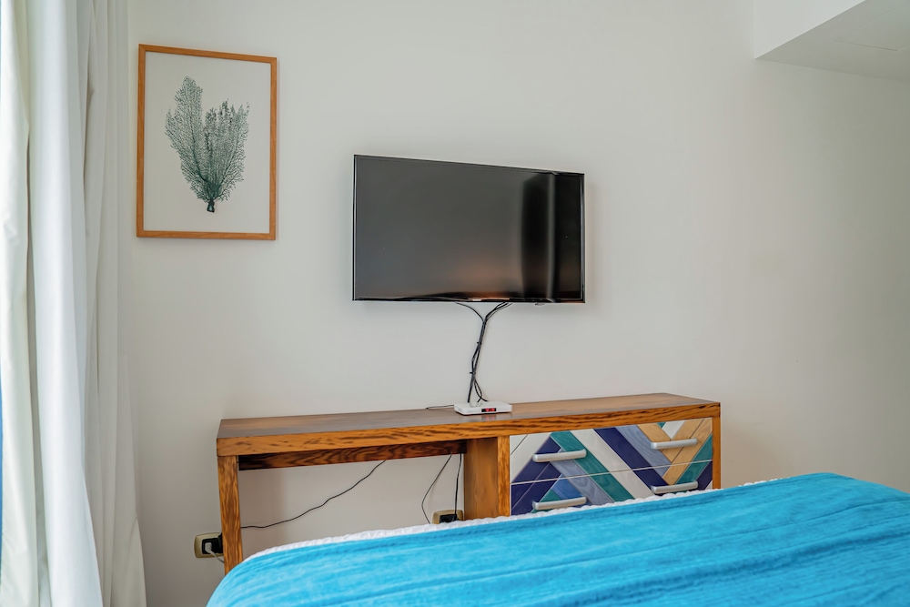 Senior Penthouse, 2 Bedrooms, Hot Tub, Golf View photo 3
