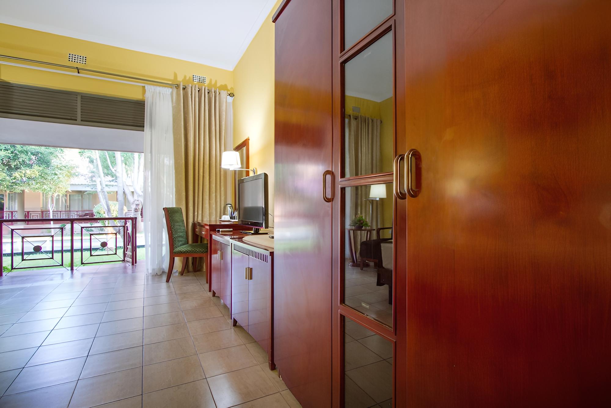 Family Triple Room, Multiple Beds photo 2