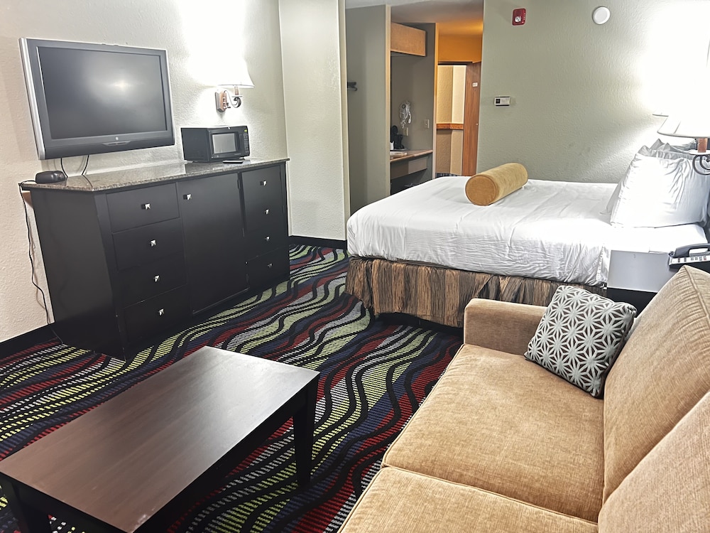 Standard Suite, 1 King Bed photo 1