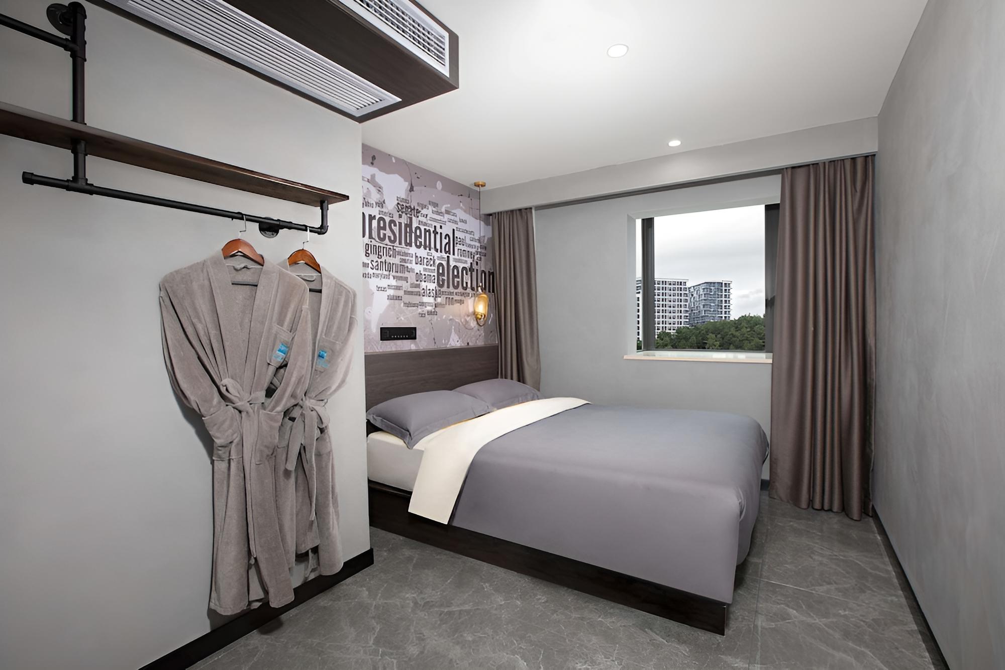 Family Suite, Multiple Beds, Non Smoking (Smart) photo 1