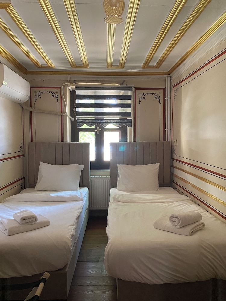 Economy Twin Room - Photo 1