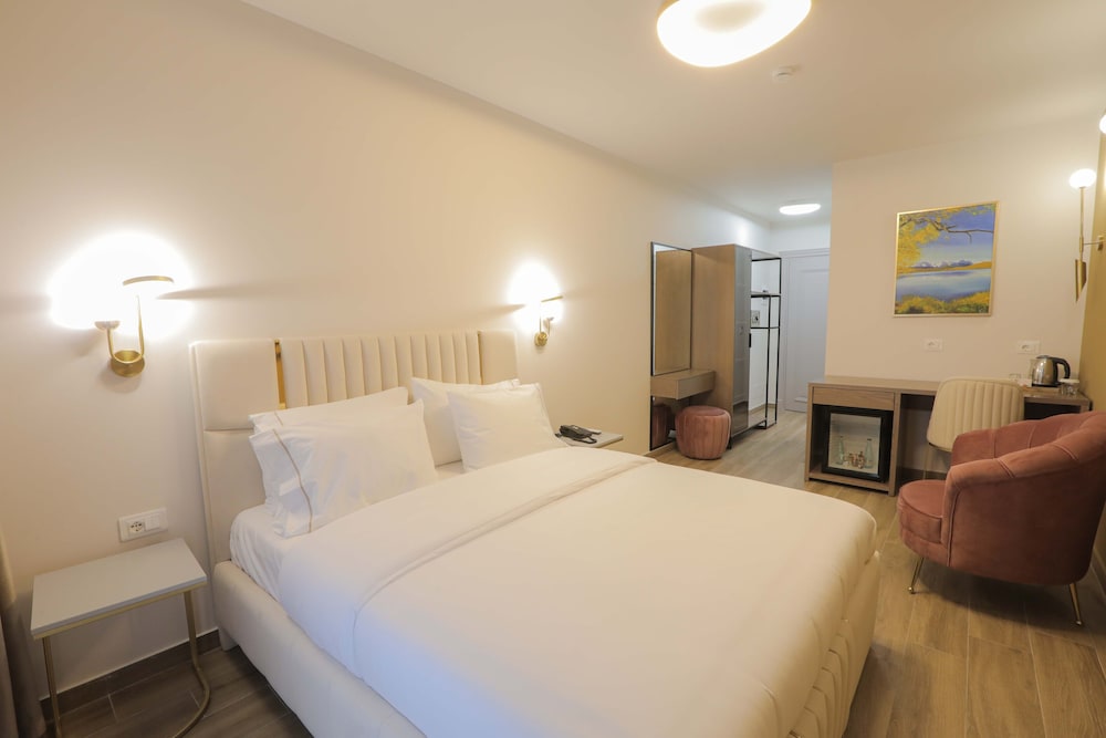 Superior Double Room, 1 Queen Bed photo 3