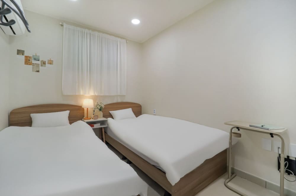 Double or Twin Room (MUST Contact Hotel Before Check-in)
