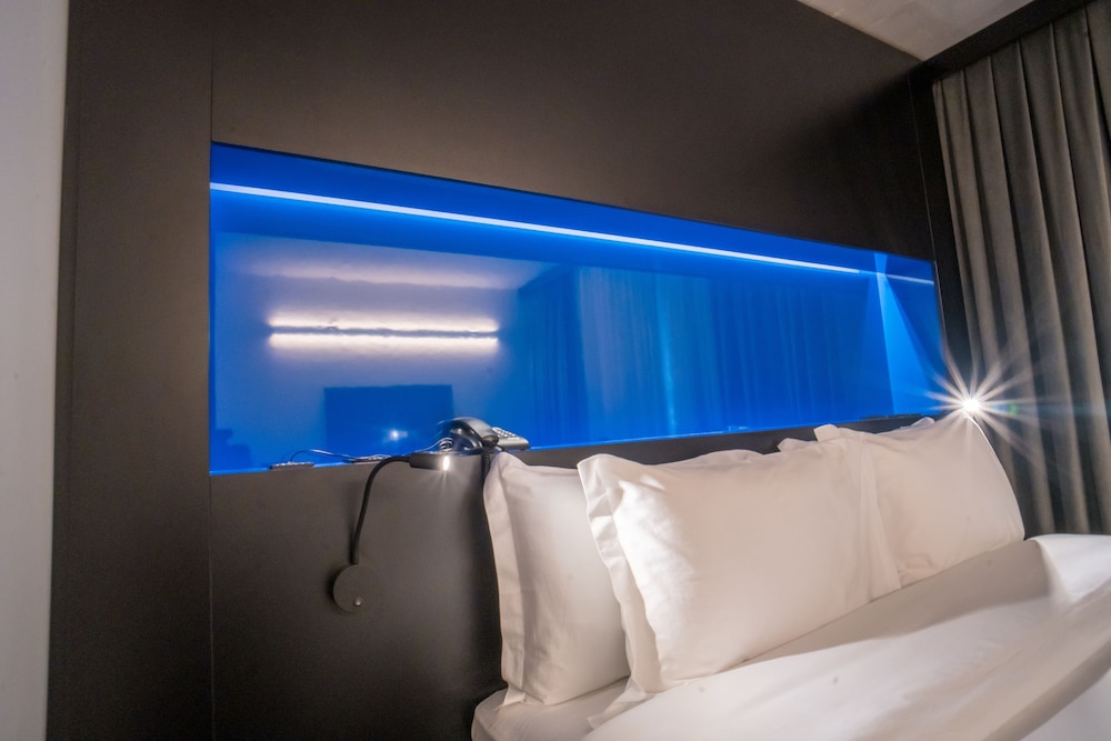 Executive Room, 1 Queen Bed - Photo 2