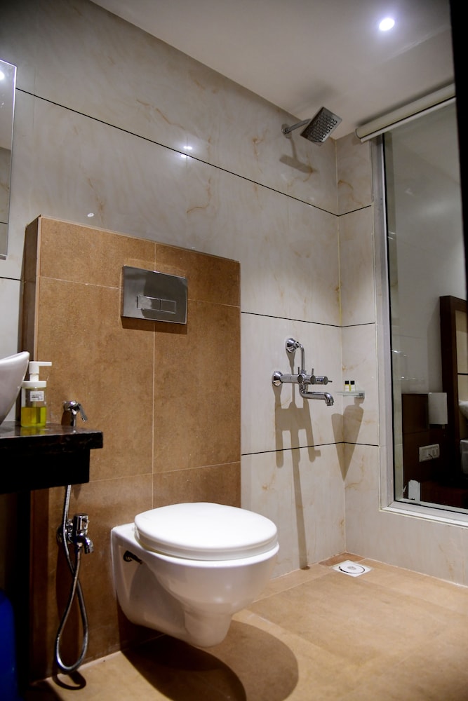 Deluxe Room - Photo 9