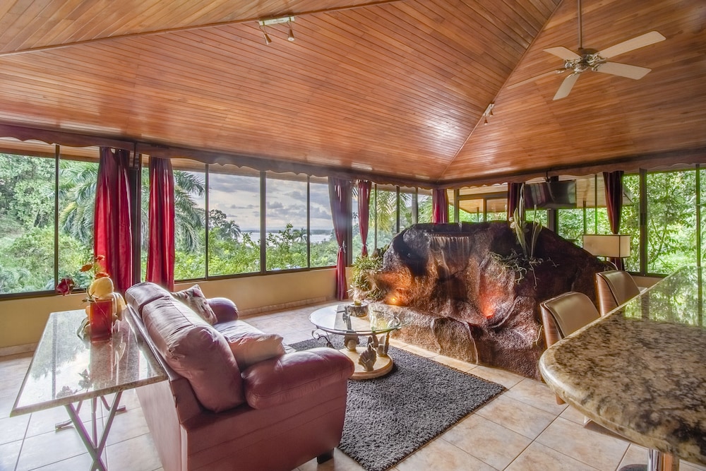 Toucan Suite