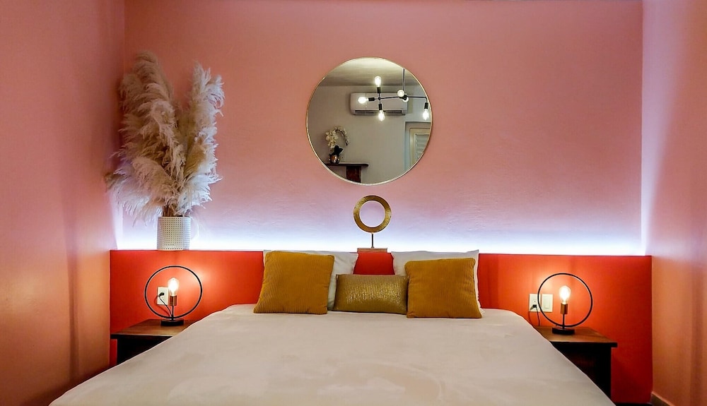 Classic Room, 1 King Bed - Photo 3