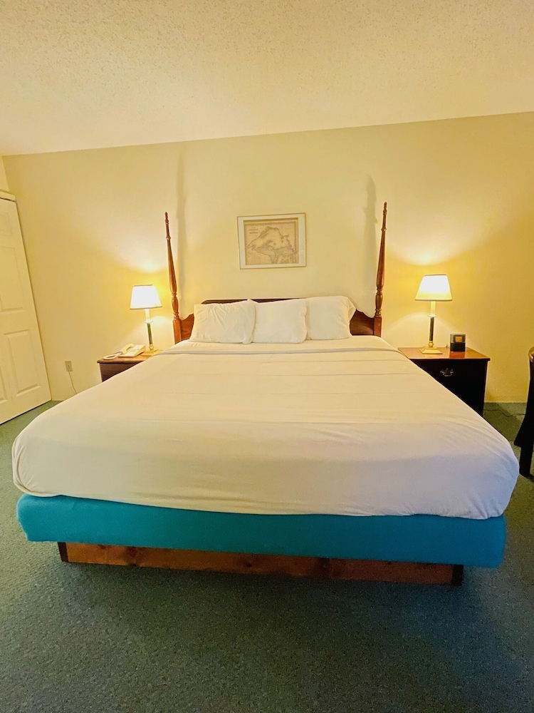 Deluxe Room, 1 King Bed, Jetted Tub photo 1
