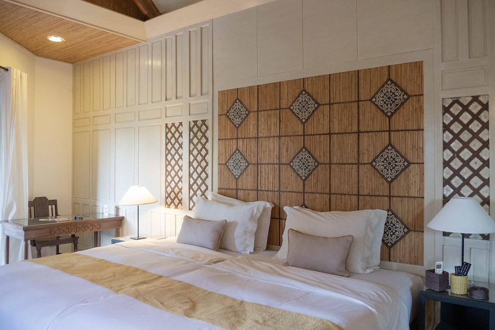 Rejuvena (Premiere Partial Ocean View Suite) photo 2