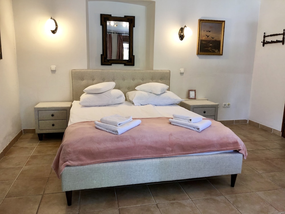 Room, 1 Queen Bed, Terrace, Ground Floor (Pet friendly) photo 2
