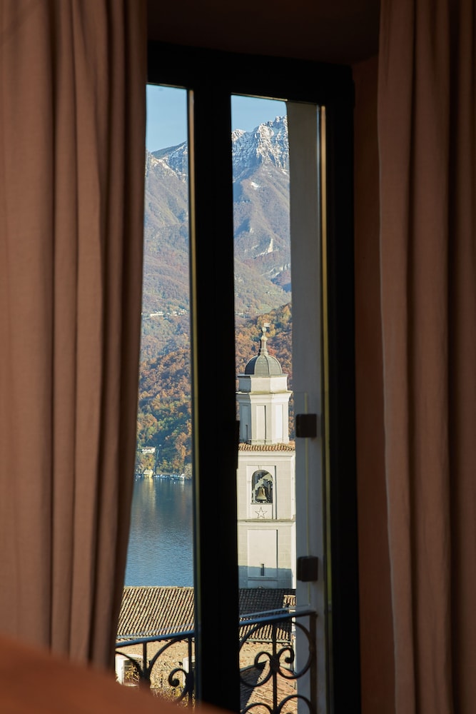 Superior Double Room, 1 King Bed, Lake View photo 2