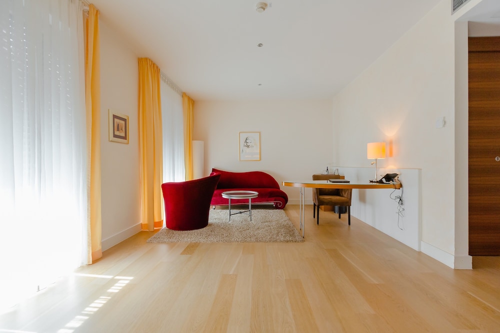Superior Suite (Street view) - Photo 2
