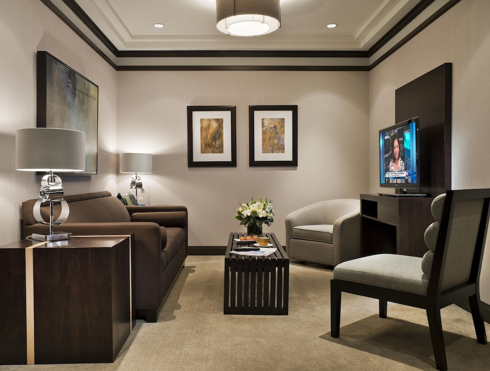 Deluxe Suite, 1 King Bed With Sofa Bed