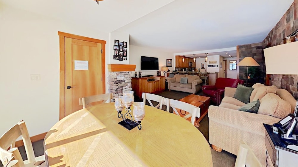 Condo, 2 Bedrooms