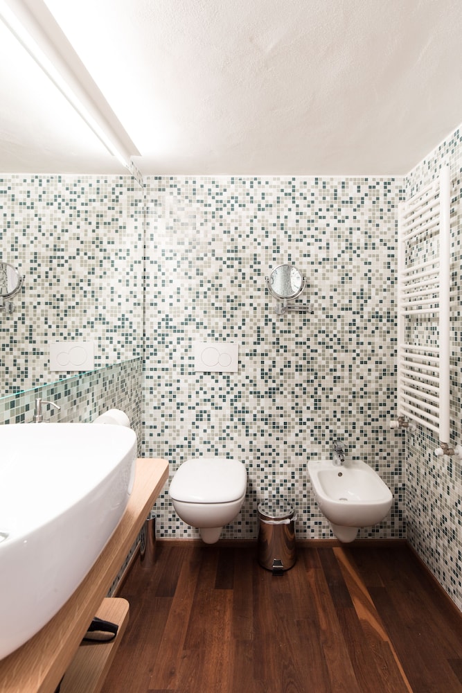 Classic Studio, Hot Tub (Mezzanine) photo 3