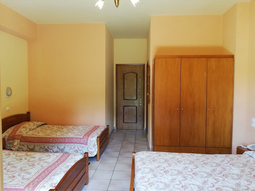 Quadruple Room - Photo 2