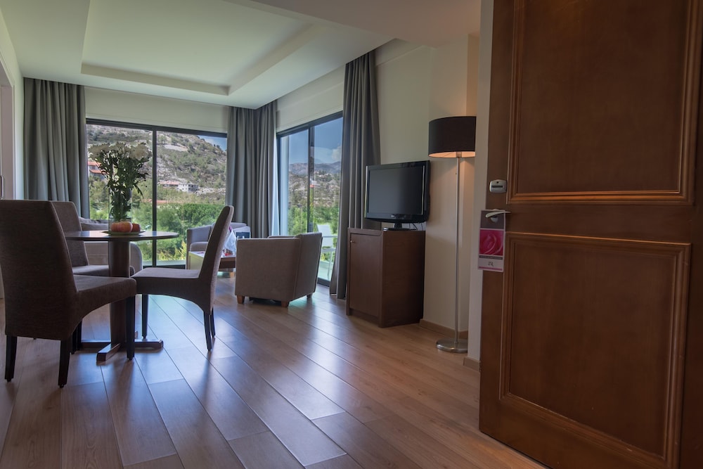 Honeymoon Suite