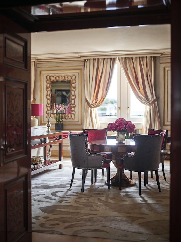 Suite (Imperial) photo 2