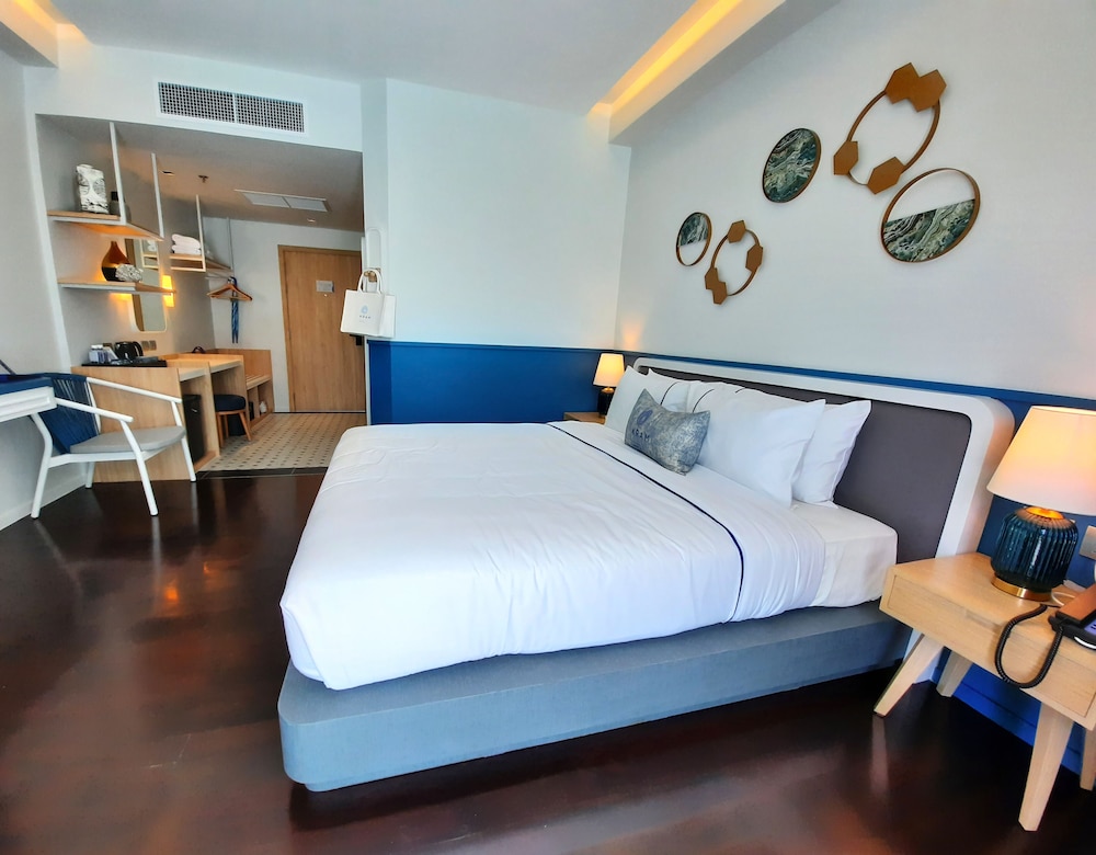 Deluxe Double Room, City View