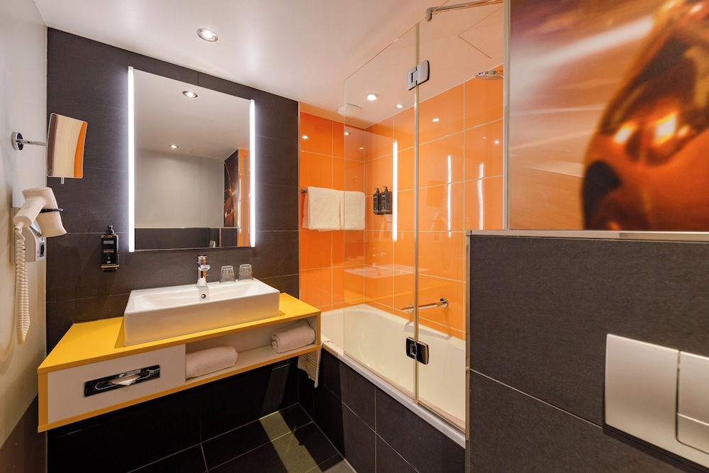 Standard Room, Multiple Beds - Photo 8