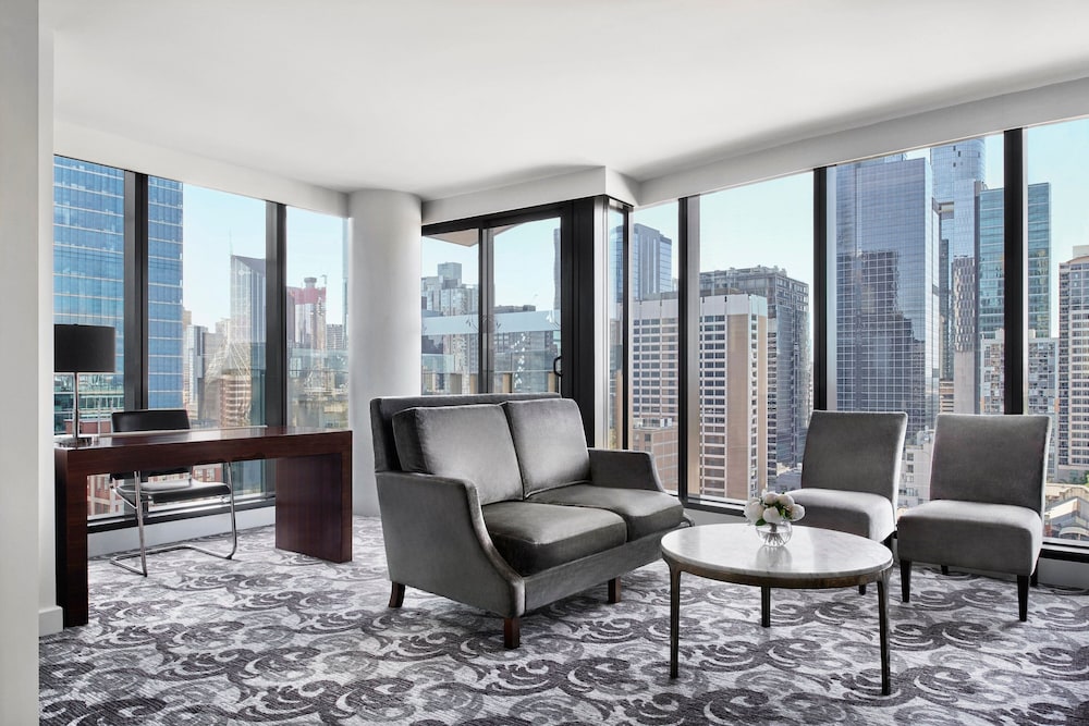 Suite, 1 Bedroom, City View (Corner)