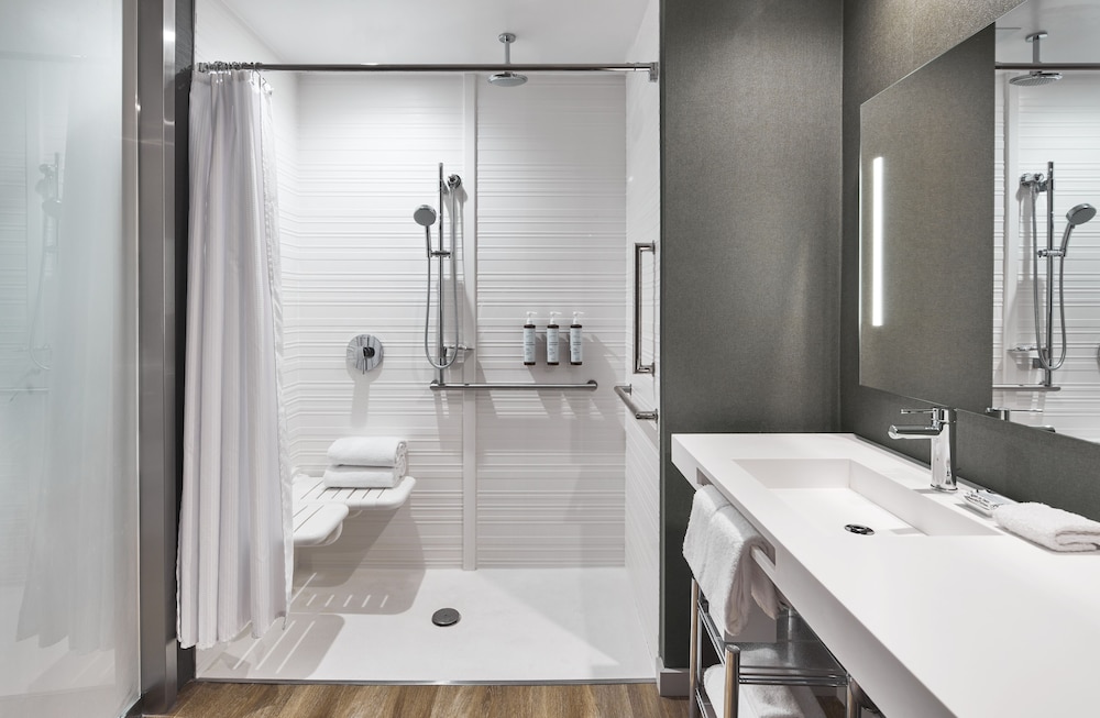 Room, 2 Double Beds (Mobility Accessible, Roll-In Shower) photo 3