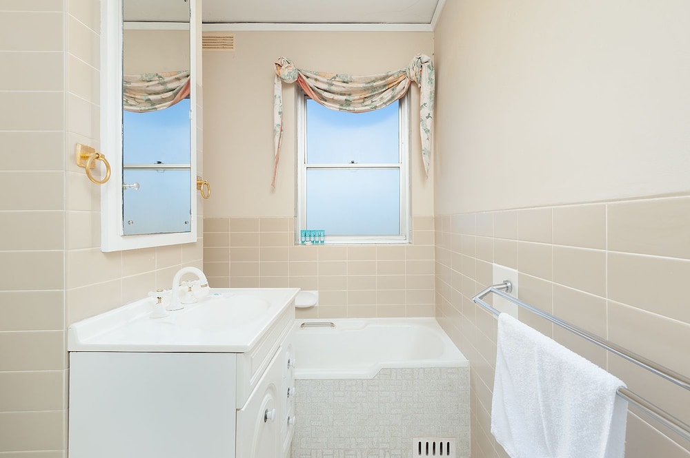 Apartment, 3 Bedrooms, Beach View photo 2