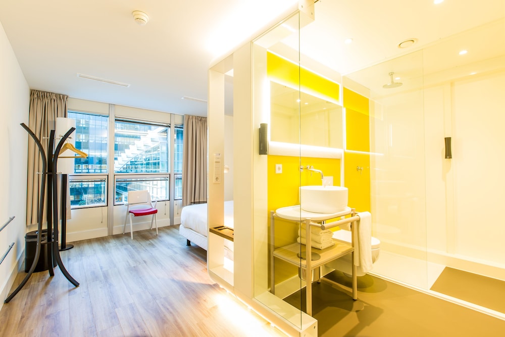 Basic Room, 1 King Bed, City View photo 1
