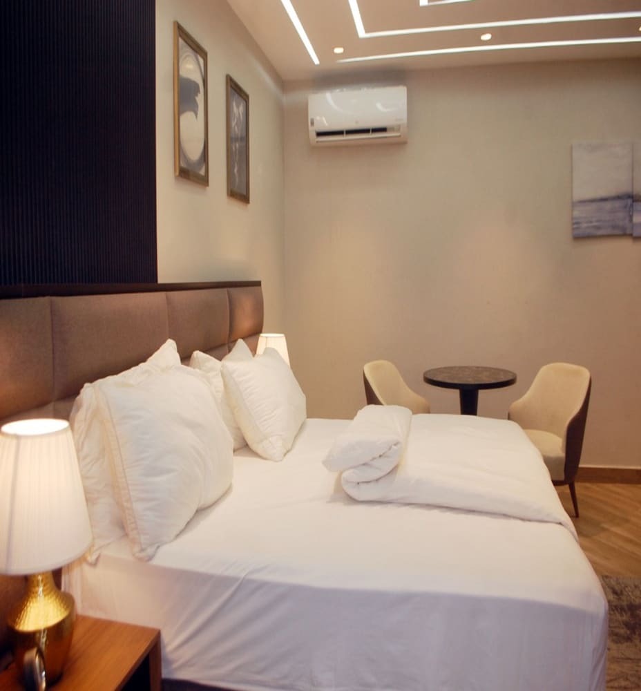 Executive Room - Photo 3