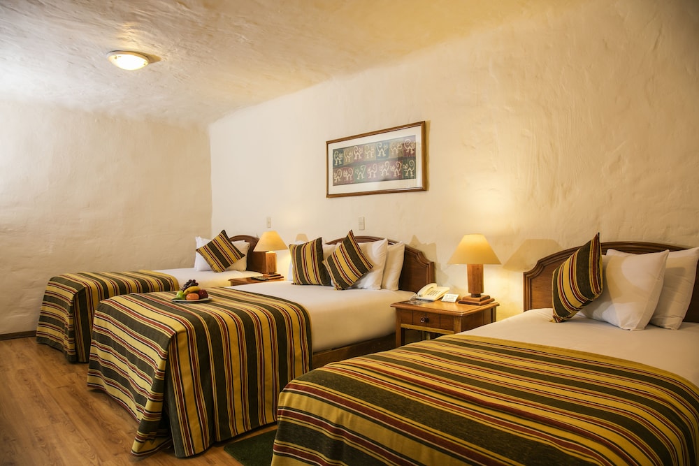 Room, 3 Twin Beds - Photo 3