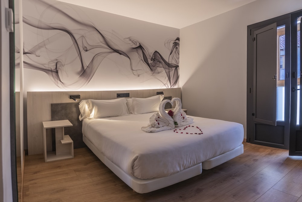 Superior Double or Twin Room (NERU Balcón) - Photo 1