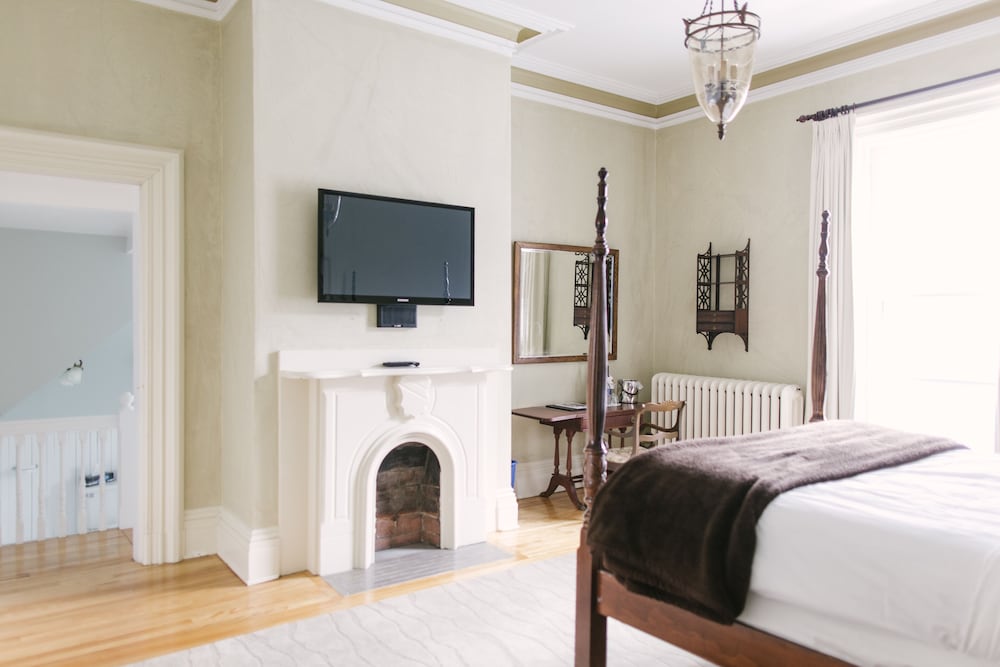 Queen Suite #4 photo 2